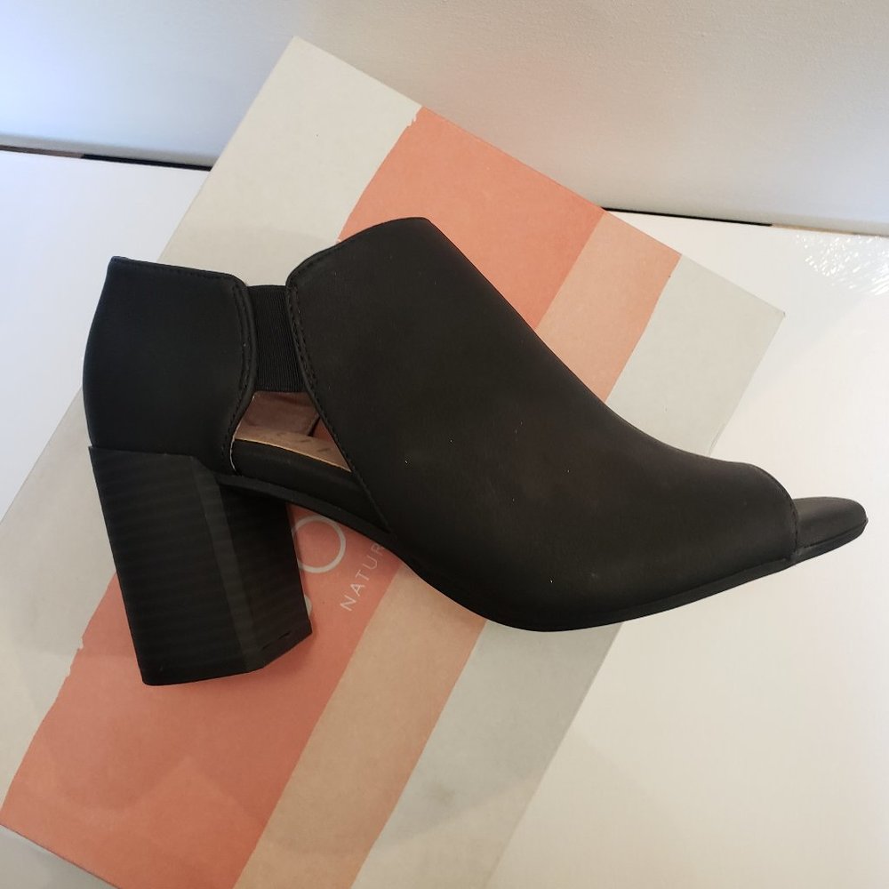 Size 7 black Soul brand wedge open toe shoes